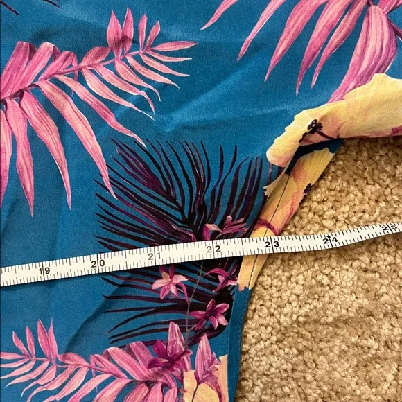 RAILS Thea Button Up in Hawaiian Tropic Color: Hawaiian Tropic 100% Silk Med - Picture 8 of 10